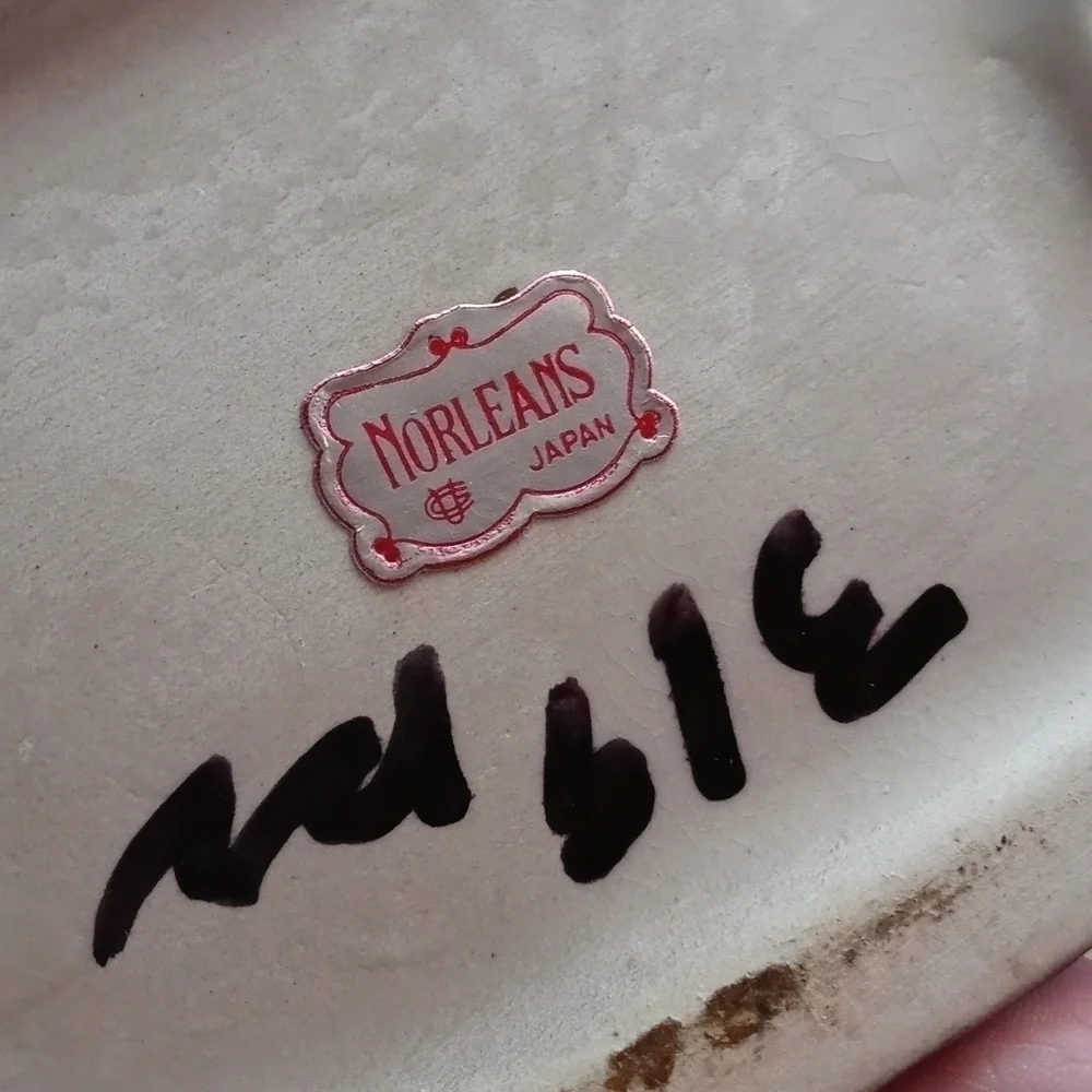 Set of ceramic chickens sticker still on it says New Orleans Japan
